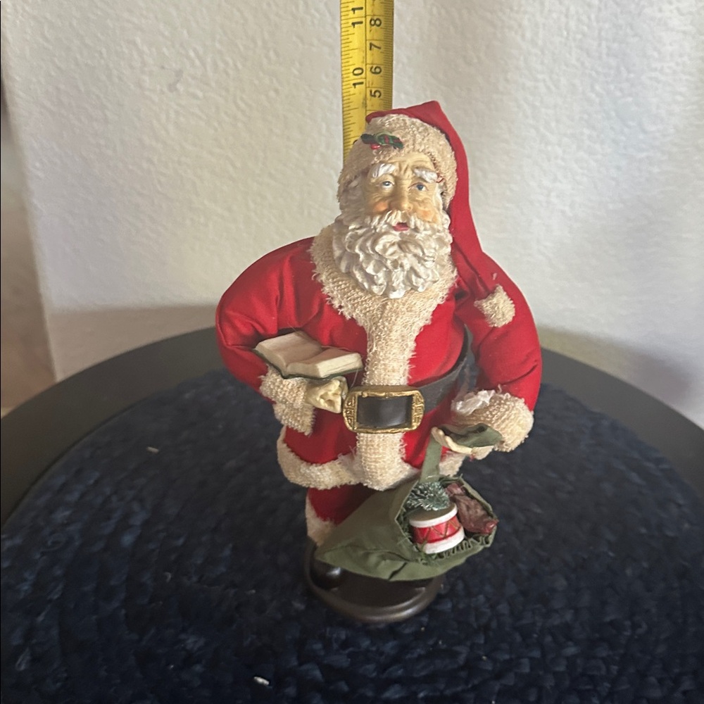 Vintage Santa Claus Figurine - Picture 5 of 5